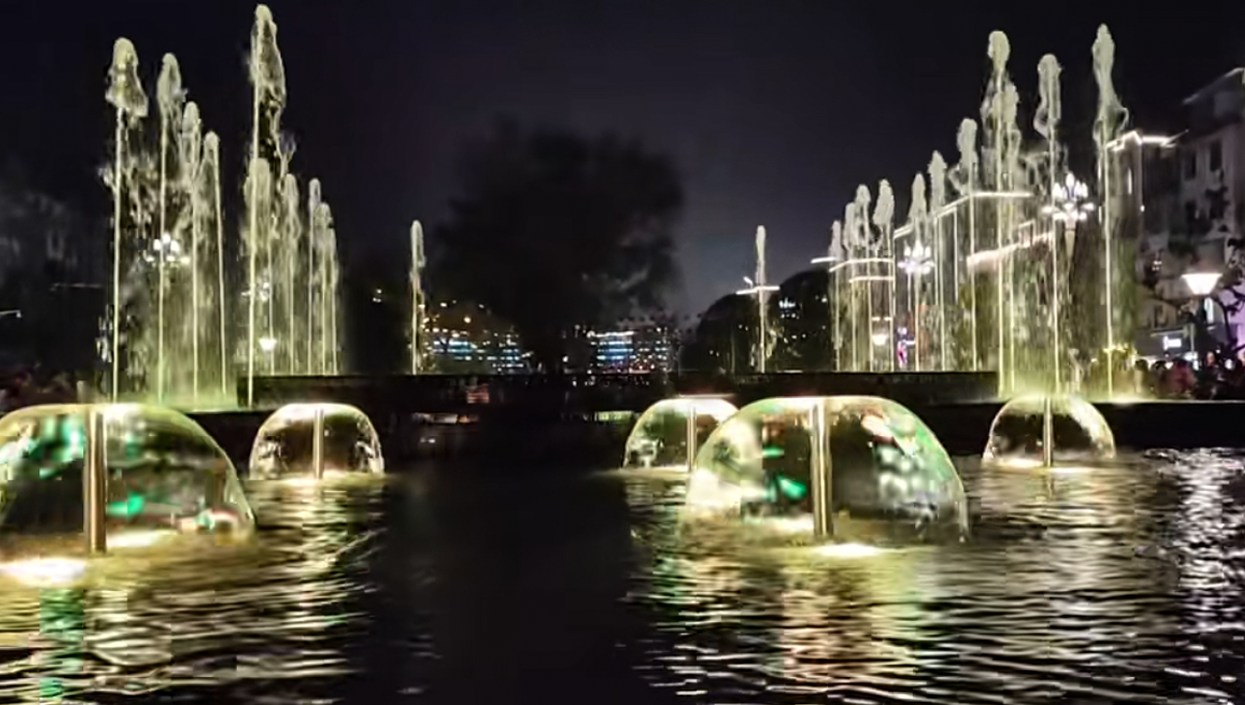 瀘縣花園干道廣場(chǎng)音樂(lè)噴泉，璀璨新地標(biāo)